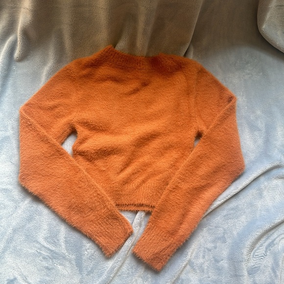 Urban Outfitters Fuzzy Cropped Sweater GUC xs - Picture 2 of 2